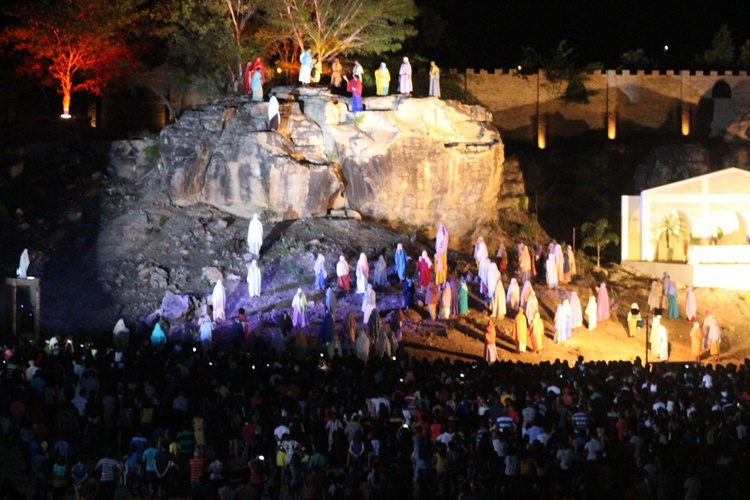 Espetáculo Paixão de Cristo é adiado em Floriano devido ao Covi-19.