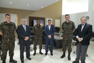 Governo quer ajuda do Exército em ações de combate ao coronavírus e enchentes.