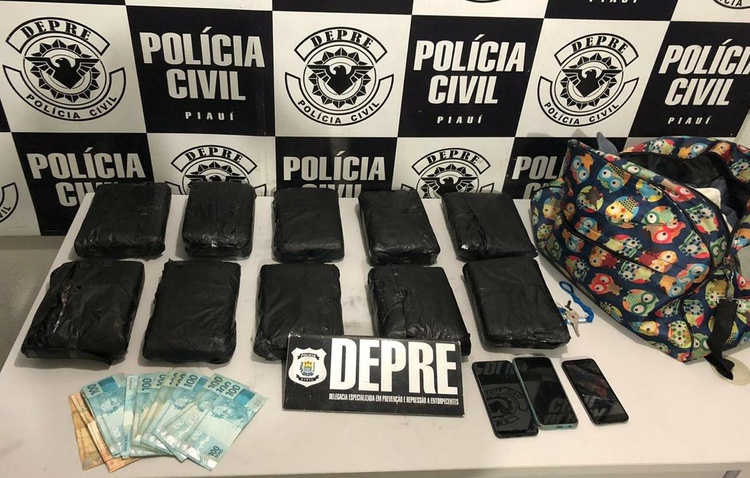 Polícia apreende mais de 10 kg de droga na rodoviária de Teresina.