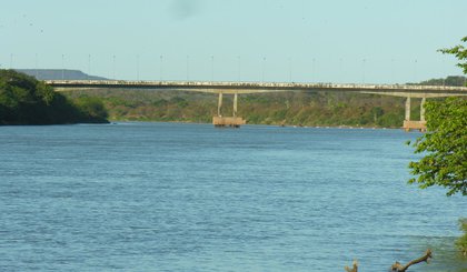 Ponte sobre o Rio Parnaíba, que liga as cidades de Floriano e Barão de Grajaú. (Foto: Reprodução Mapio.net)
