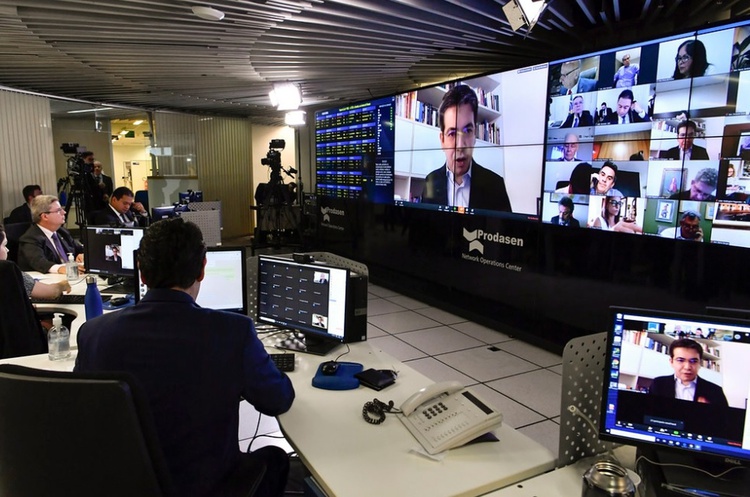 Senadores fazem sessão virtual para votar auxílio emergencial de R$ 600.