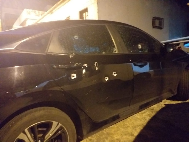 Carro de delegado é alvejado em Floriano.