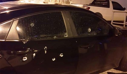 Carro de delegado é atingido por diversos tiros em Floriano. (Foto: Polícia Civil/Divulgação)