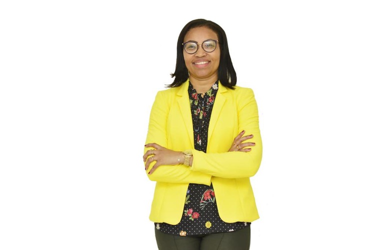 Keyla Alves Pimentel da Silva, Proprietária do Colégio Madre Teresa, diretora geral e professora de Redação.
