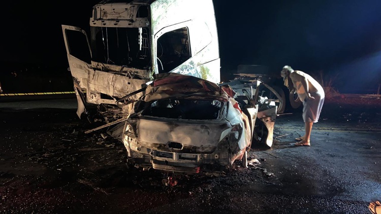 Polícia fará exames para confirmar se pessoa que morreu carbonizada é o ex-marido da médica.