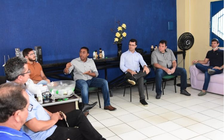Prefeito Joel Rodrigues participa de reunião da CDL.