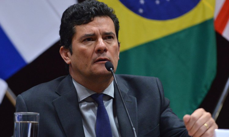 Sergio Moro se demite do cargo de ministro da Justiça e Segurança.