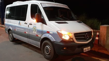 Van com venezuelanos e bolivianos é barrada por fiscalização em Floriano. (Foto: Prefeitura de Floriano/Divulgação)