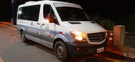Van com venezuelanos e bolivianos é barrada por fiscalização em Floriano.