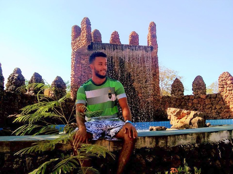Leillson da Silva, de 18 anos, desapareceu nas águas do Rio Canindé, em Oeiras.