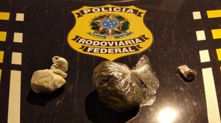 PRF apreende drogas com jovem de 18 anos em Floriano.