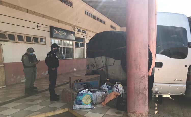 Van clandestina é apreendida durante fiscalização na BR-230, em Oeiras.