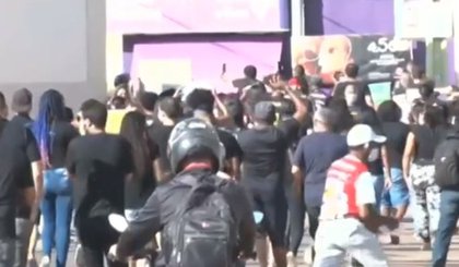 Grupo protestou contra ação policial que tirou a vida do pedreiro Joilson Pereira. (Foto: Reprodução/TV Clube)