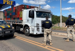 PRF recupera veículo roubado em Bom Jesus dos Perdões (SP).