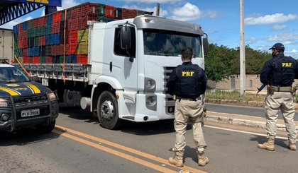 PRF recupera veículo roubado em Bom Jesus dos Perdões (SP). (Foto: PRF/Divulgação)