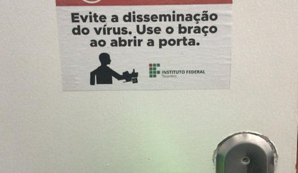 Suporte para maçaneta tem sido usado para evitar que o novo coronavírus se dissemine. (Foto: Divulgação)