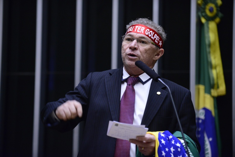 Assis Carvalho, de 58 anos, morreu após sofrer um infarto.