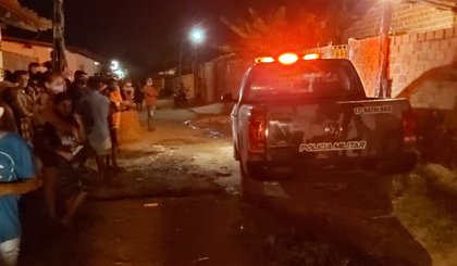 Idosa morreu após levar várias facadas de vizinho. (Foto: Ravi Marques/TV Clube)