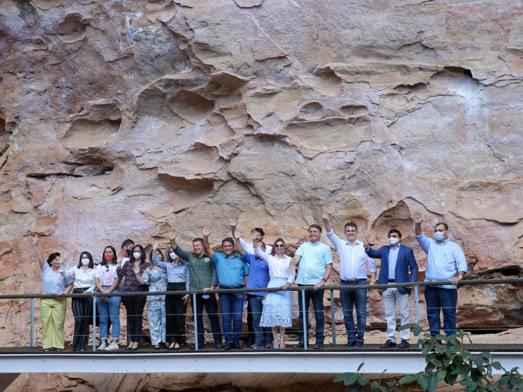 Jair Bolsonaro visitou o Parque Nacional da Serra da Capivara.