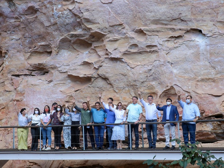Jair Bolsonaro visitou o Parque Nacional da Serra da Capivara.