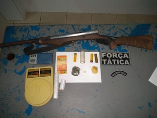 Material apreendido pela Polícia Militar.