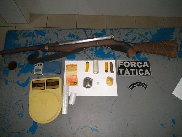 Material apreendido pela Polícia Militar.