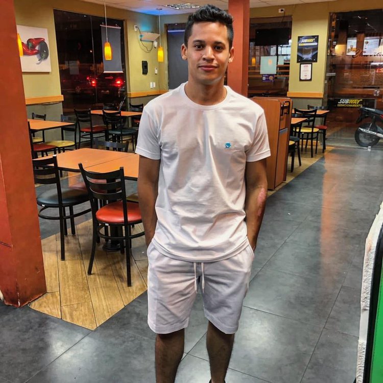 Matheus Alves, de 22 anos, foi encontrado com marcas de tiros e sem os olhos.