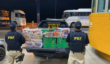 PRF apreende mais de 150 kg de maconha escondida em ônibus. (Foto: PRF/Divulgação)
