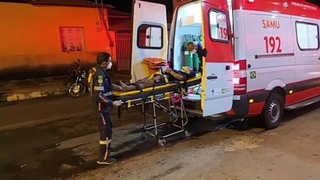 Acidente envolvendo duas motos deixa homens levemente feridos.