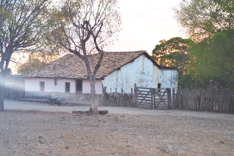 Casa antiga, Algodões, zona rural de Nazaré do Piauí, Piauí, Brasil