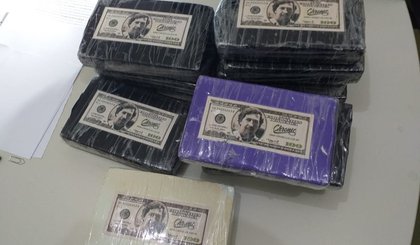Cocaína estava escondida em compartimento falso de um veículo. (Foto: Aparecida Santana/TV Clube)