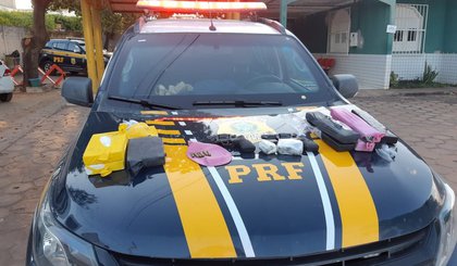 Drogas seriam levadas para a cidade de Caldas Novas, na Bahia. (Foto: PRF/Divulgação)