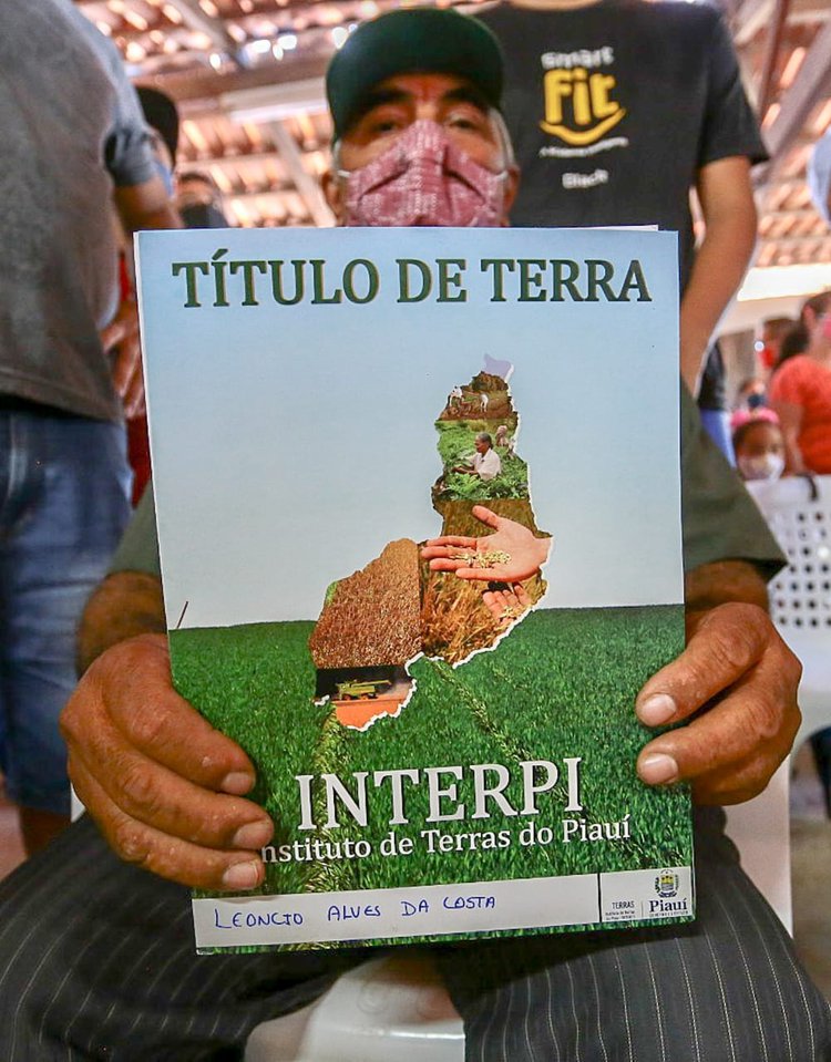 Entrega título de terra