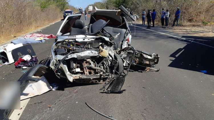 Grave acidente na BR-230 causa morte de três pessoas.