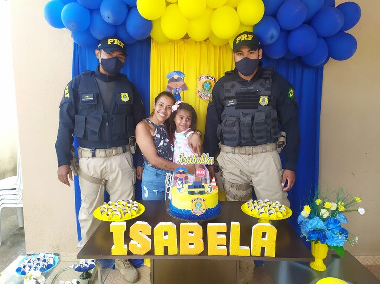 Menina de cinco anos sonha em ser PRF quando crescer.