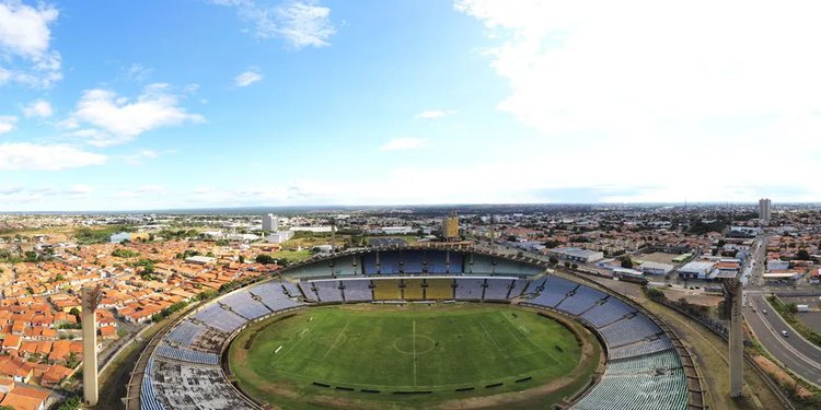 Estádio Albertão.