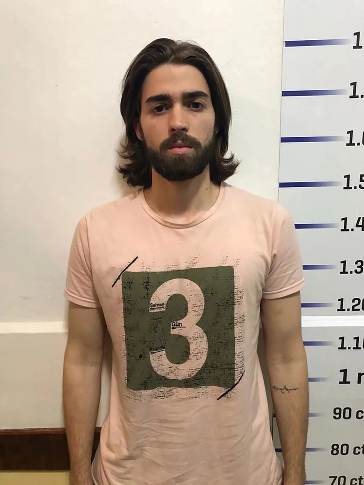 Estudante de medicina condenado por estupro é preso na Argentina sob identidade falsa.
