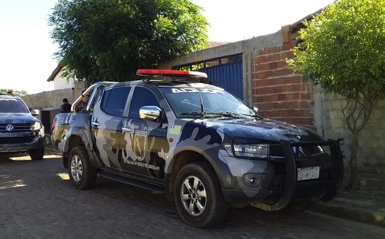 Faccionado do Ceará é preso pela polícia em churrascaria no Piauí.