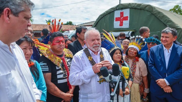 Lula exonera 10 coordenadores de saúde indígena.