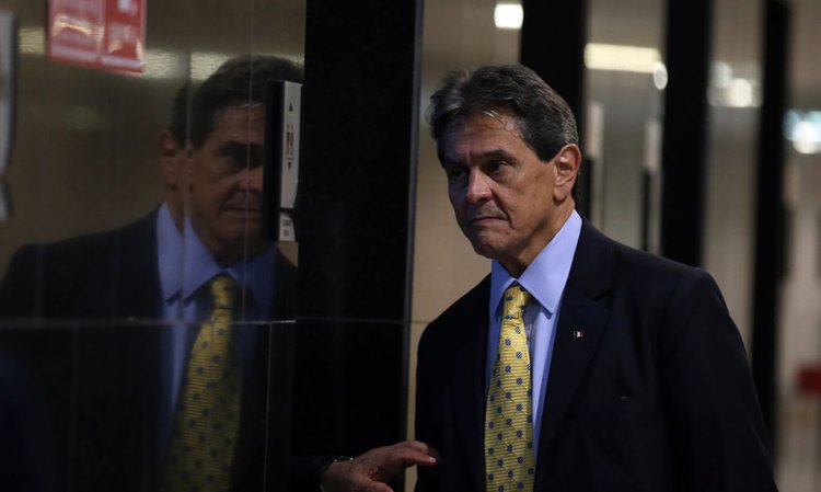 Moraes mantém prisão de Roberto Jefferson.