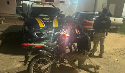 Motocicleta apreendida em Bom Jesus. (Foto: Divulgação/ PRF-PI)