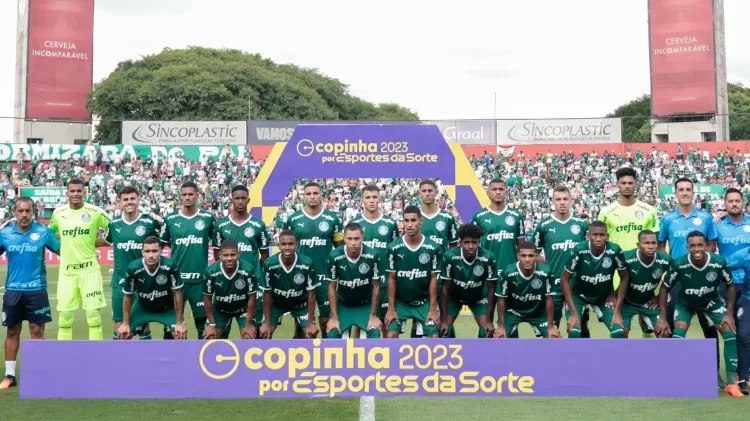 Palmeiras marca nos acréscimos, vence o América-MG e é bi da Copinha.