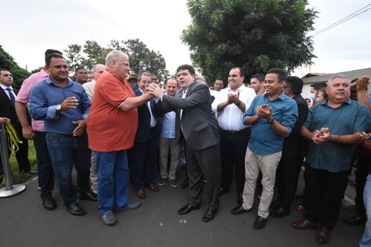 Pavimentação asfáltica de acesso ao novo campus da Uespi no município de Oeiras.
