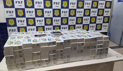 PRF apreende cerca de 275 celulares sem nota fiscal; destino seria a cidade de Pedro II. (Foto: PRF)