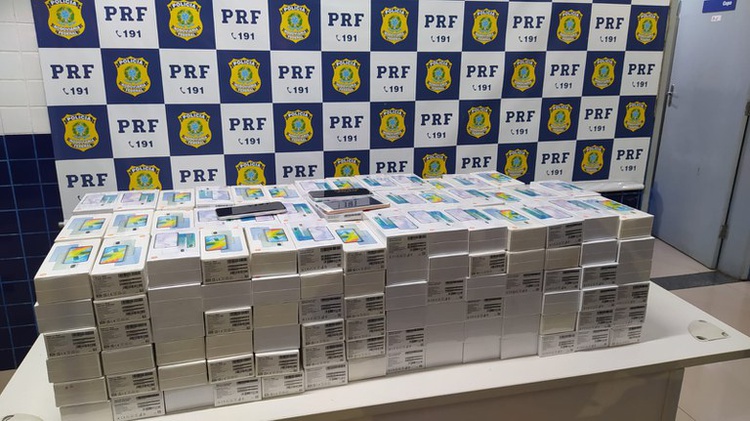 PRF apreende cerca de 275 celulares sem nota fiscal; destino seria a cidade de Pedro II.