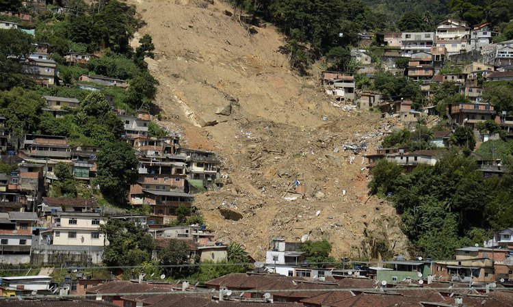 Quase 4 milhões de pessoas vivem em áreas de risco no Brasil.