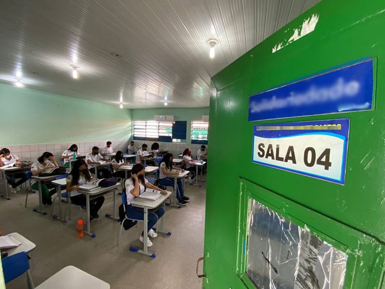 Sancionada lei que pune alunos que causarem danos às escolas públicas no Piauí.