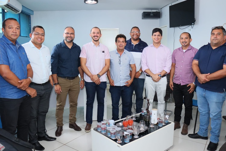 Vereadores de Floriano se reúnem para discutir interesse do Altos-PI em levar jogos da Série C do Brasileirão para o estádio Tiberão.