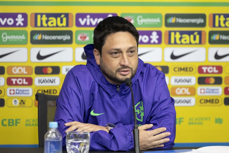 Arthur Elias anuncia convocação da Seleção Brasileira Feminina.