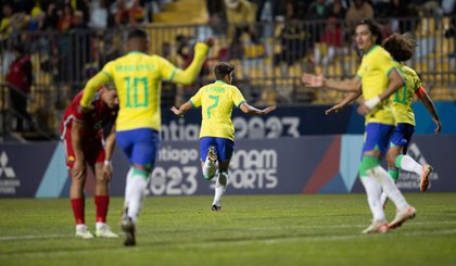 BRASIL: Mycael; Miranda (Gustavo Martins), Michel, Arthur Chaves e Patryck; Matheus Dias, Igor Jesus, Guilherme Biro (Figueiredo); Marquinhos (Kaio), Gabriel Pirani (Thauan Lara) e Matheus Nascimento (Ronald). Treinador - Ramon Menezes. (Foto: Lesley Ribeiro/CBF)